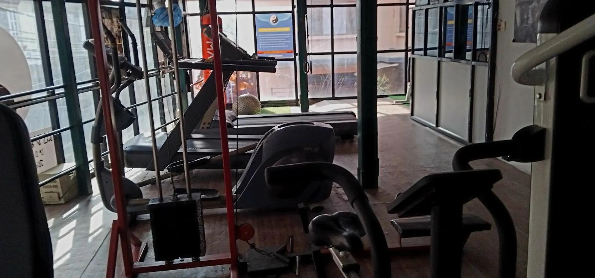 Mystic Vibes Fitness- Commune Катманду Хостел